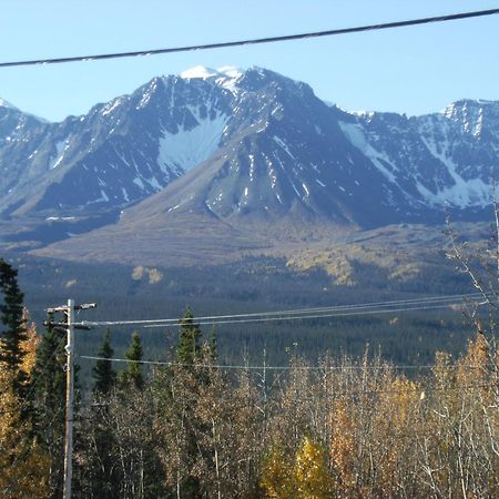 Parkside Inn Haines Junction Exterior foto